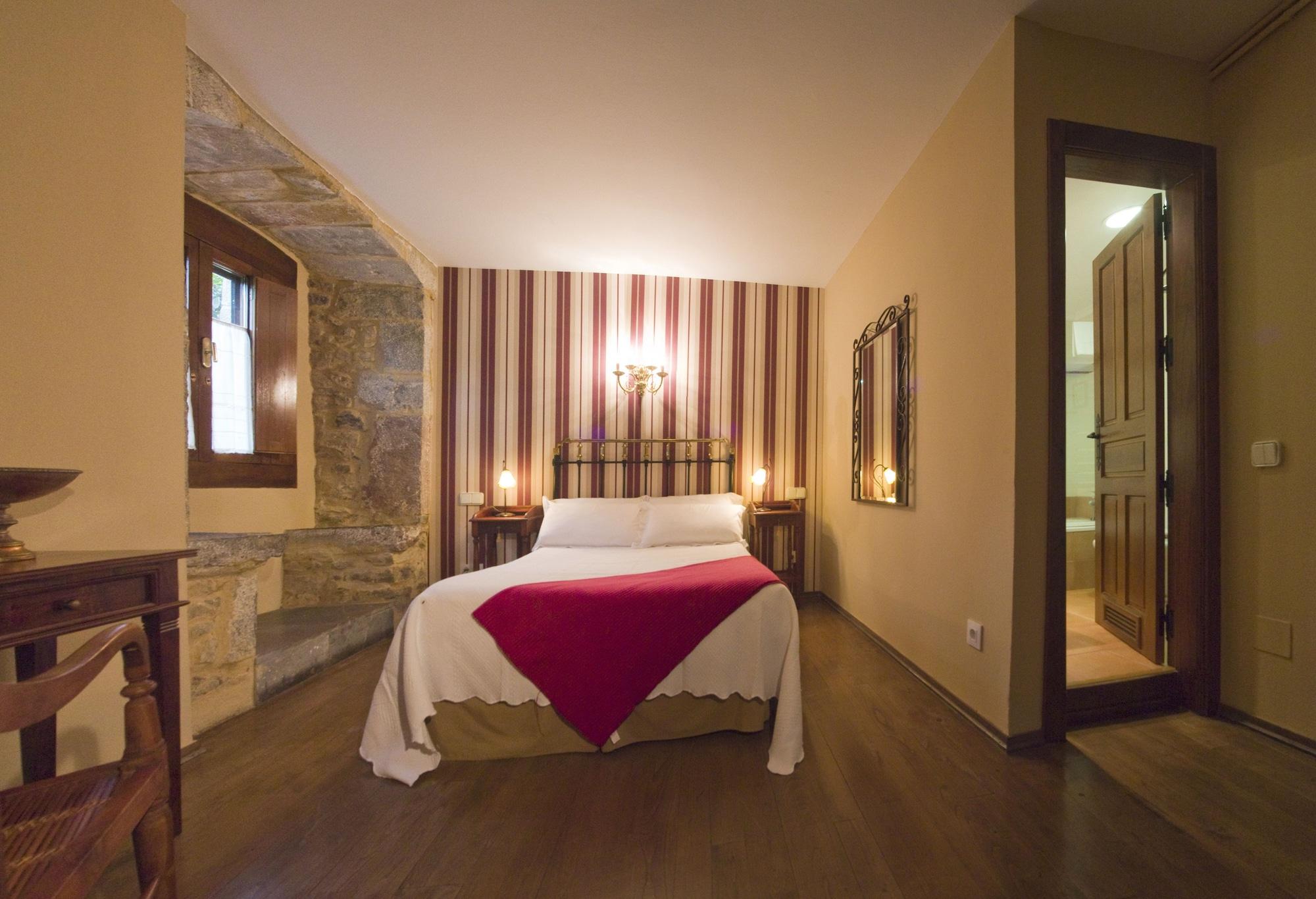Hotel Castillo Valdes Salas Экстерьер фото