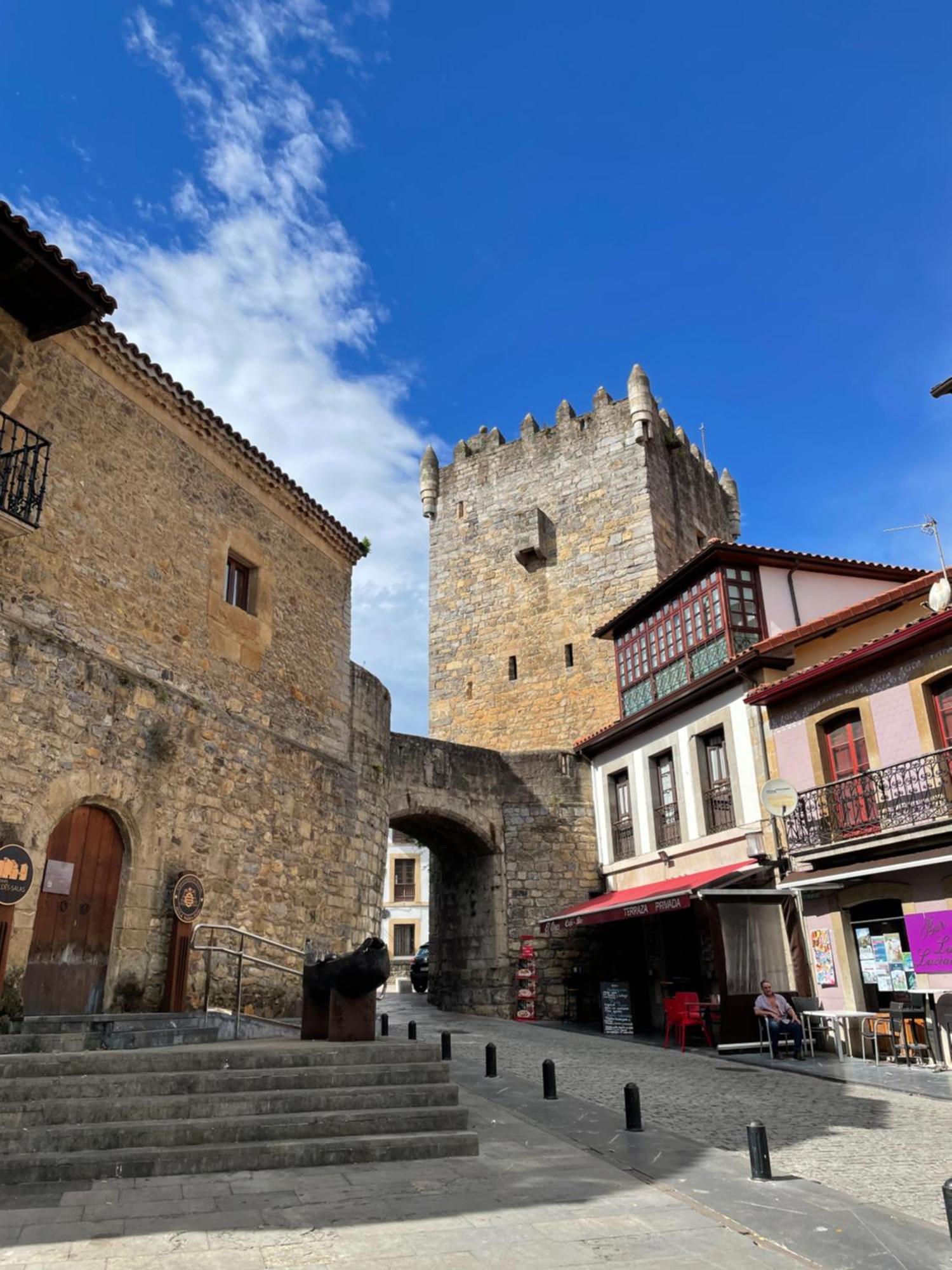 Hotel Castillo Valdes Salas Экстерьер фото