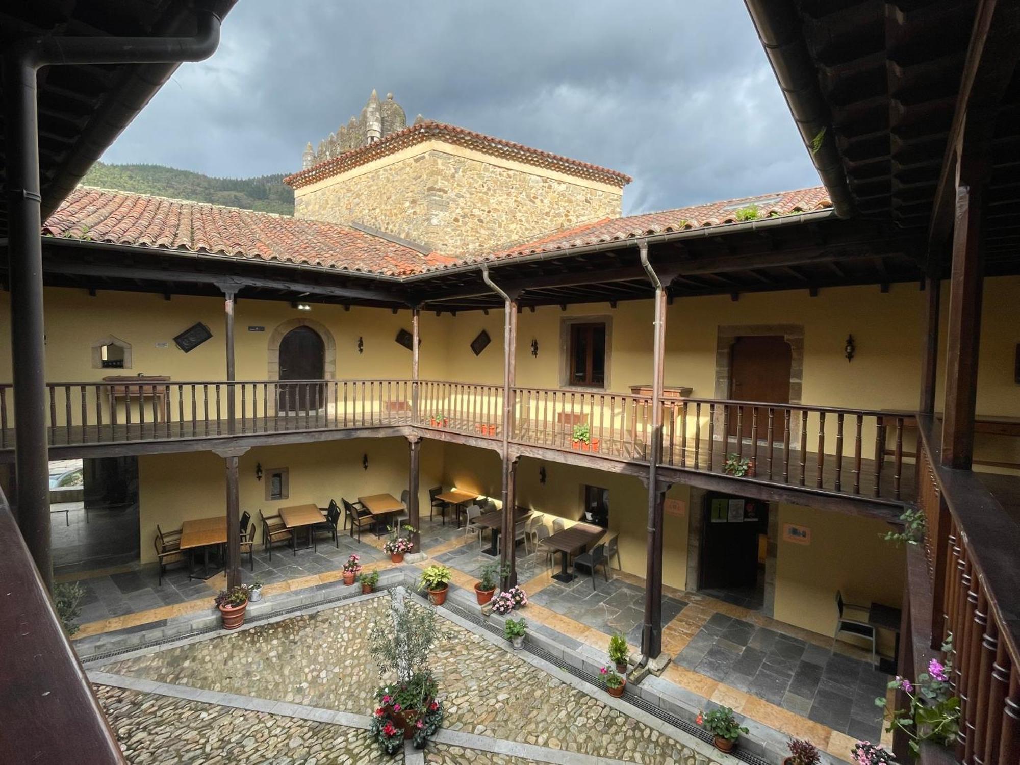 Hotel Castillo Valdes Salas Экстерьер фото
